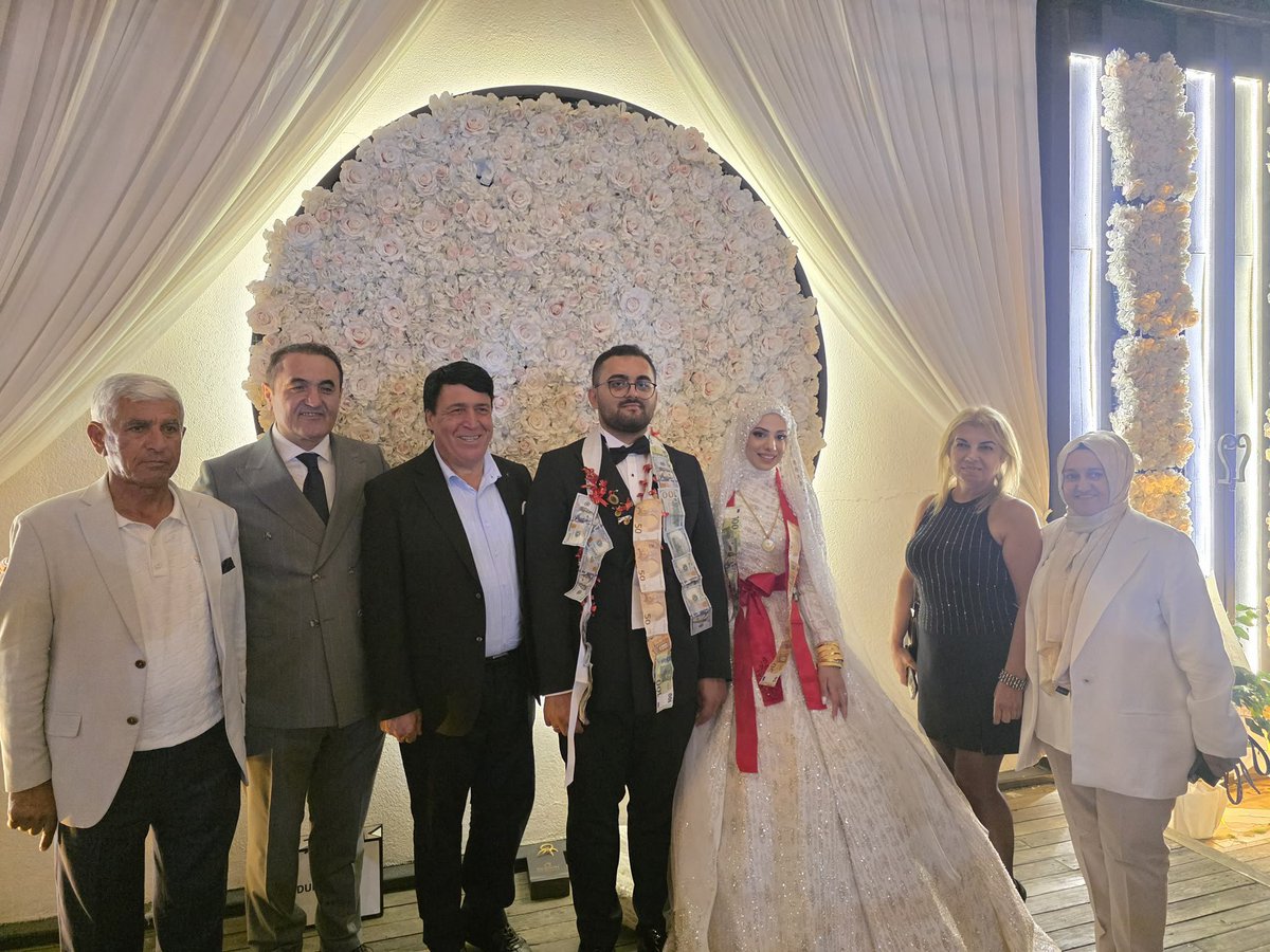 dogu_sanat's tweet photo. Doğu ve Güneydoğu Derneği olarak;
Genel Başkanımız Sayın Fuat Bodur,  Üyelerimizle ve STK temsilcilerimizle birlikte, Sümeyye Gülsüm Karagöz &amp; Reşat Mert Orakçı çiftinin düğün merasimine katılarak mutluluklarına ortak olduk. Ömür boyu mutluluklar diliyoruz. https://t.co/Bx4XKUVlcq