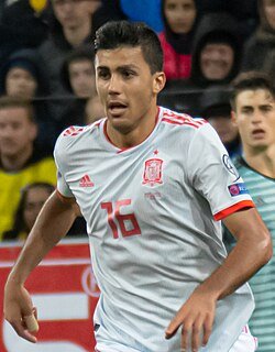 luca_rofrano's tweet photo. @Promiedos @elgraficoweb @Wikipedia @DiarioOle @ArbitroInteBlog @gastonedul En el comienzo del segundo tiempo, Portugal mejoró y tuvo más la pelota. Luego, con el correr de los minutos, España volvió a tener la posesión y tomó el control del desarrollo. https://t.co/mOpDZEvSSJ