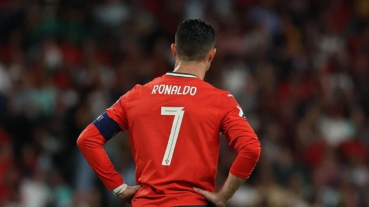83geds10's tweet photo. çocukluğumuza efsaneye böyle veda etmek koydu be… #CR7 https://t.co/5efk5tgF1a