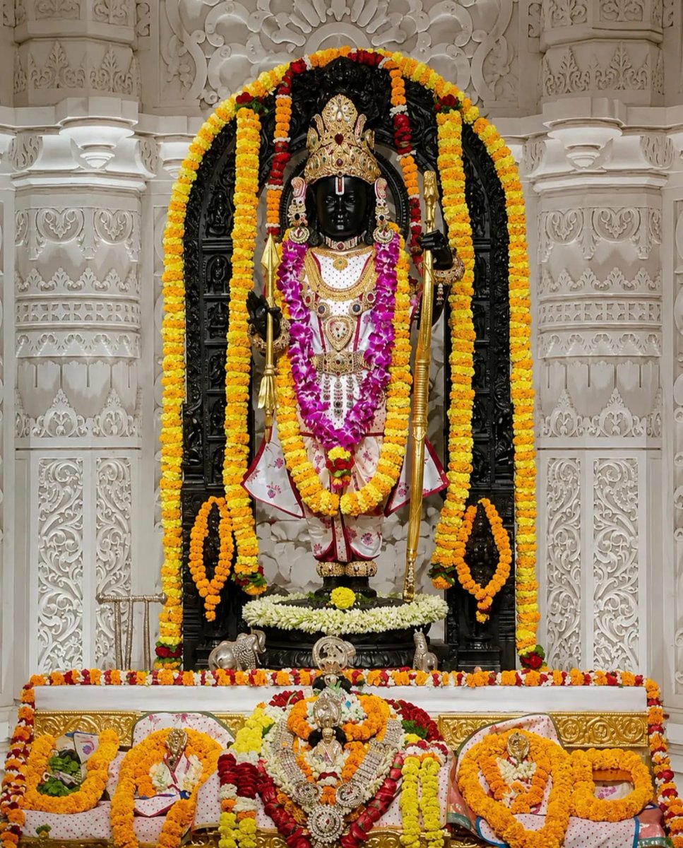 ShriAyodhya_'s tweet photo. इनके आशीर्वाद से वो भी मिलता हैं जो भाग्य में नहीं होता ❣️ https://t.co/A8wemvMdYl
