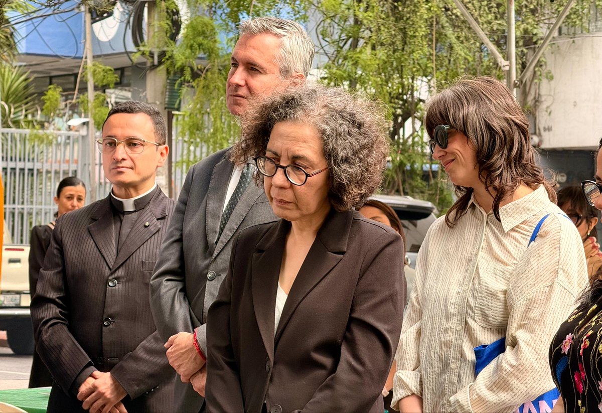 EmbajadaEspGt's tweet photo. Hoy participamos en el acto en memoria de las 40 víctimas fallecidas a raíz del asalto y quema de la Embajada de España en Guatemala el 31 de enero de 1980, con @copadehgt y Convergencia 31 de Enero. La Paz se construye con Verdad, Justicia, Memoria y Garantías de No Repetición. https://t.co/us67Aqt7hj