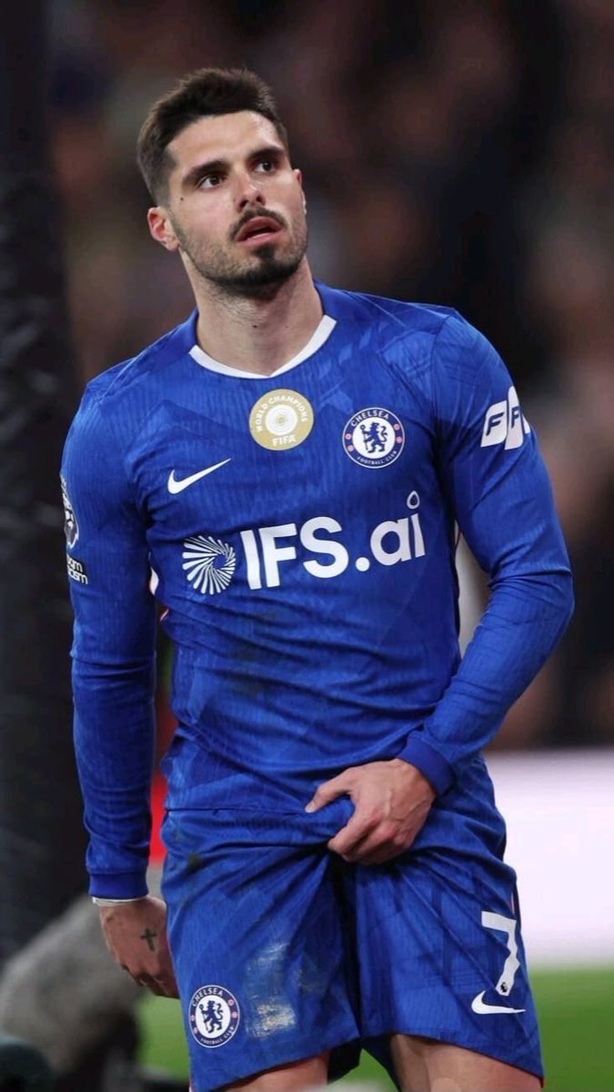 mat__andrade's tweet photo. queria ser a mulher que vai consolar o pedro neto essa noite depois da eliminação de portugal…😔 https://t.co/vHLlU5tOUJ