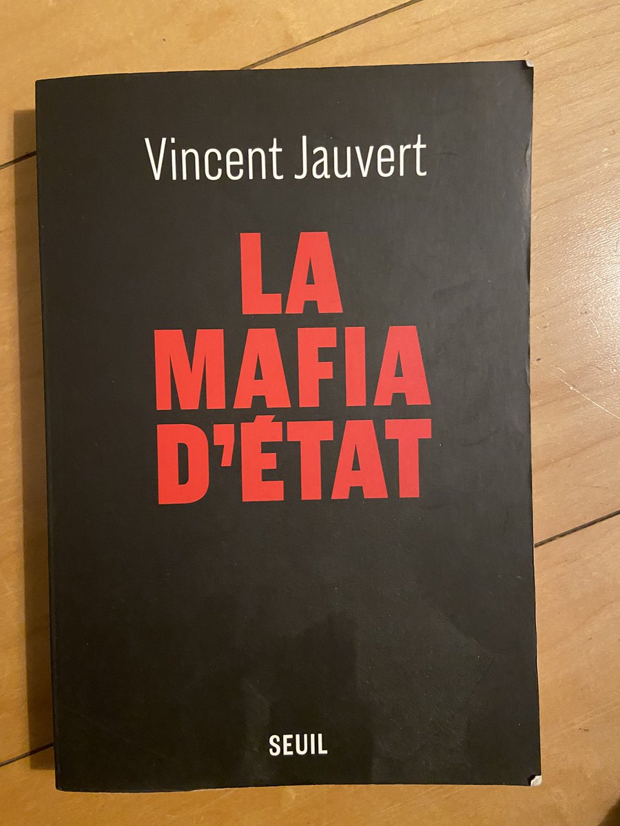 DelormeEric2's tweet photo. @b_abba @EPhilippe_LH Le roi du pantouflage, tout est dans le bouquin… 🙄 https://t.co/az5ORie0JY