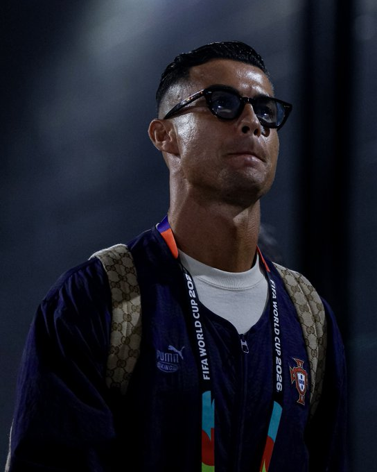 venecasagrande's tweet photo. Cristiano Ronaldo, obrigado por tudo que você já fez e continua fazendo pelo esporte. Você mudou o patamar do futebol. Vai terminar a carreira sem conquistar a Copa do Mundo? Quem perde é a própria Copa do Mundo. A sua história, na Seleção de Portugal, foi feita. https://t.co/eIkC6V24AZ