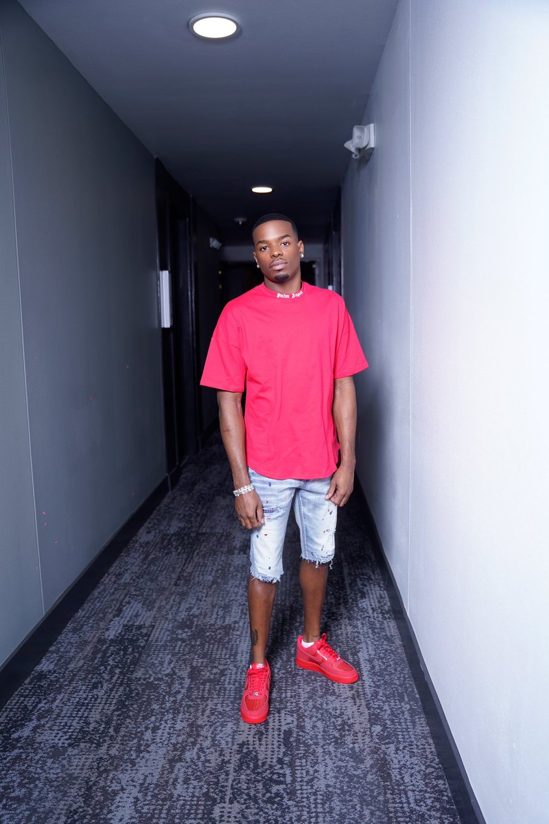cityboyzaack's tweet photo. red white &amp; outside🎇 #dallastx #dtx https://t.co/wCc13WQWhZ