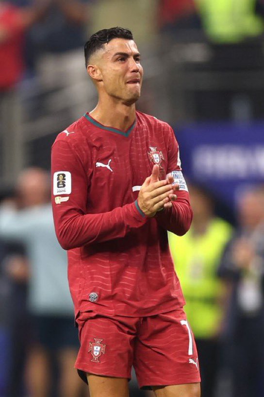 gorgeous4ew's tweet photo. اللقطات الأكثر حرناً في كأس العالم 2026:

بكاء الأسطورة كريستيانو رونالدو بعد الخروج من كأس العالم 2026 . 🇵🇹💔 https://t.co/4lklpeDiDT