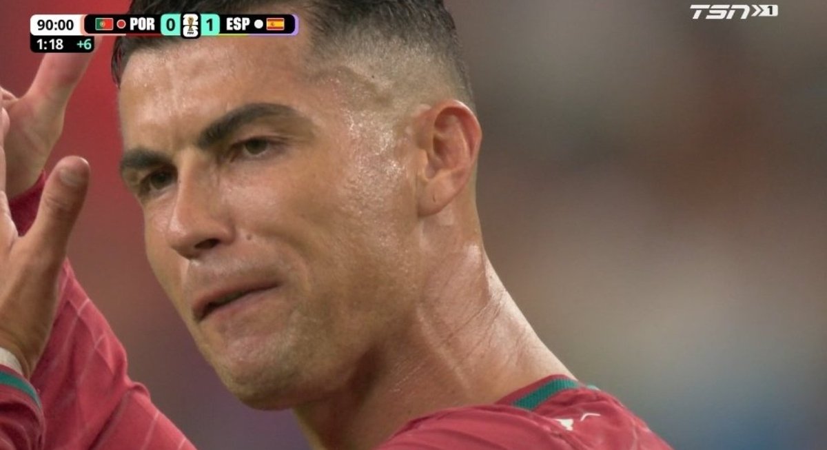 LollywoodBuzz's tweet photo. 💔😭

#ronaldo #portugal #fifa #worldcup https://t.co/1MtMoJIDd6