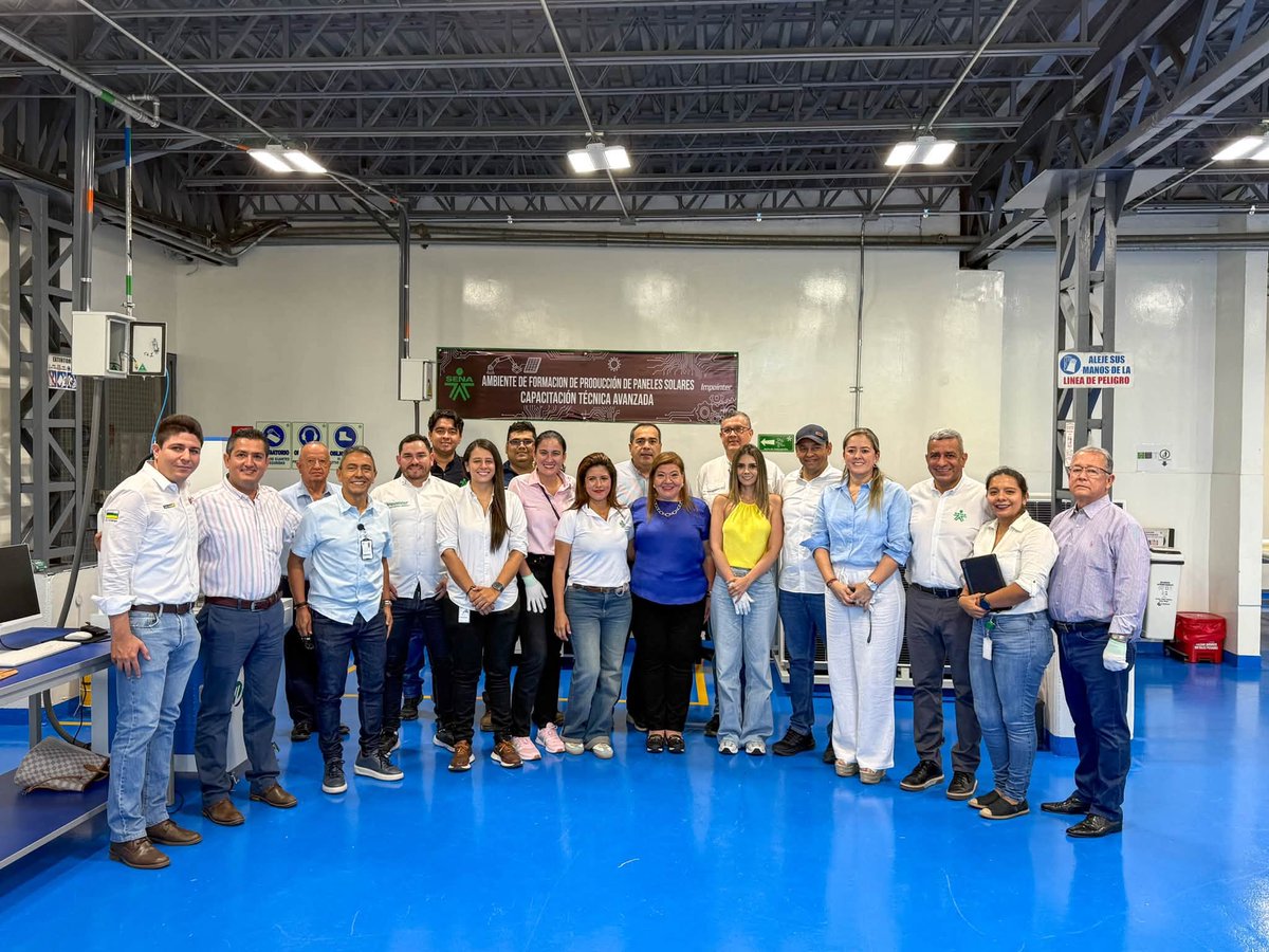 senahuila's tweet photo. En una mesa de articulación interinstitucional, funcionarios de la Gobernación del Huila conocieron la Fábrica Didáctica de Paneles Solares del SENA, un ambiente de formación pionero que fortalece el talento humano y acerca soluciones energéticas sostenibles a comunidades rurales https://t.co/fpv8dnoa54