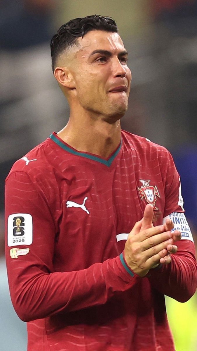 Tu_Alghamdi's tweet photo. غادرت البرتغال كأس العالم وطويت الصفحة المونديالية الأخيرة لأحد أعظم من ركل كرة القدم.. عدم تحقيق كأس العالم لم يُقلل يومًا من كبار اللعبة ولن يُقلل من كرستيانو رونالدو.. فالإرث الذي بناه في قلوب الملايين وفي سجلات الذهب أكبر من أن تختزله مباراة أو بطولة👏🏻 https://t.co/RLWiAeWLyu