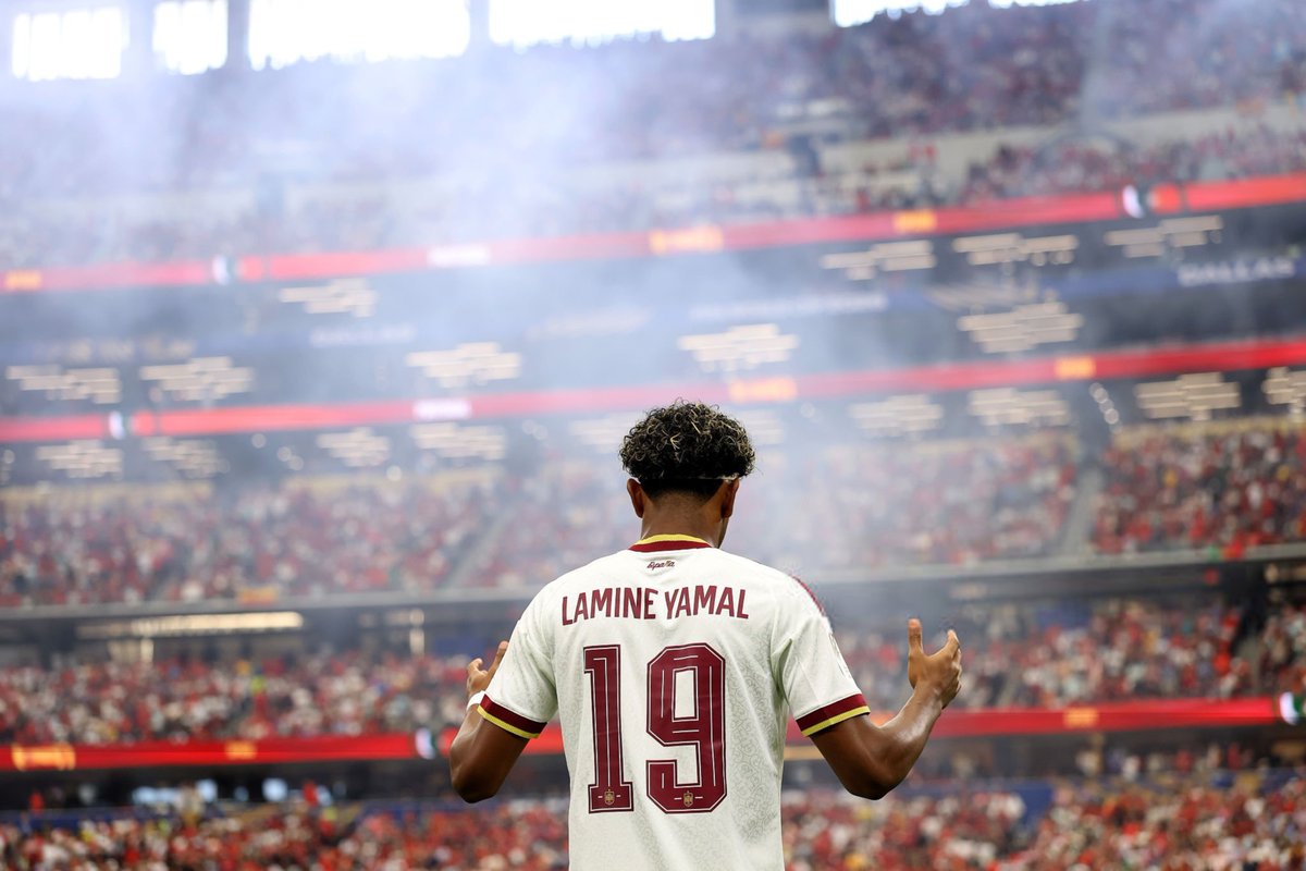 Alhamdhulillaah's tweet photo. Lamine Yamal was spotted making Duʿāʾ before the start of the game against Portugal https://t.co/r81W9fhPf1