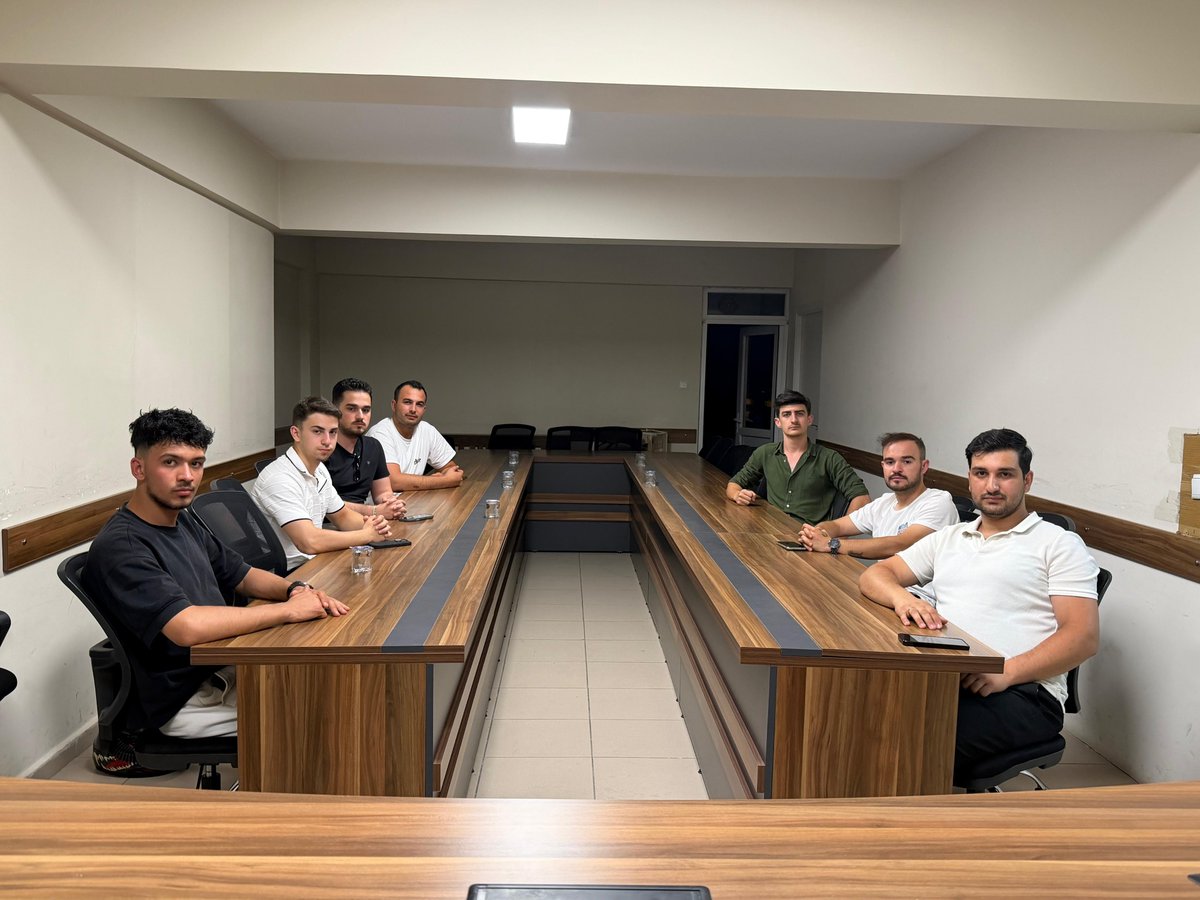 inegolakgenc's tweet photo. AK Parti İnegöl Gençlik Kolları Olarak, Teşkilat Başkan Yardımcımız Sn. Burak Demir Başkanlığında , Sivil Toplum ve Halkla İlişkiler Birim Başkanımız Sn. Semih Kaan Silahşor’un katılımı ile Merkez Mahalle Başkanları Toplantımızı gerçekleştirdik. Toplantımız hayırlara vesile olsun https://t.co/PC2dPOcJB3