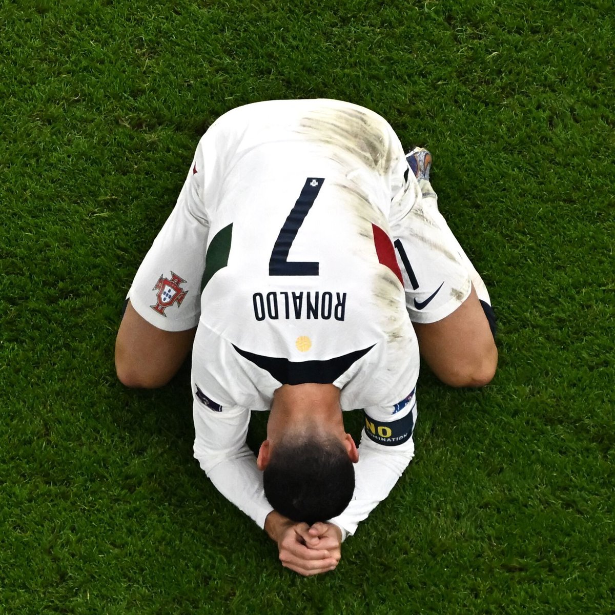 scoopymewtal's tweet photo. You are still my best player i watched in my whole life!! #best no 7
Keep your head up sir champ! @Cristiano https://t.co/CvadBnn0Q7