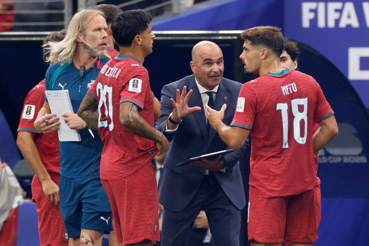 lnstantFoot's tweet photo. Roberto Martinez affirme en flash-interview qu'il s'agit du meilleur match du Portugal dans ce Mondial... 🇵🇹😶

Je laisse nos amis portugais commenter ça moi j'ai pas la force. https://t.co/XxN62RXLpz