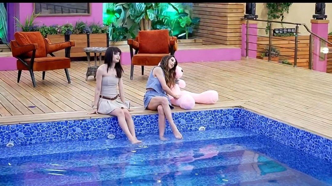 gecmiyogecmis's tweet photo. Aleyna üzgün olduğu için ayıcığıla yanına gitmiş yiycem sizi çok güzelsinizz🤎💙
#EfAl #kismetseolur https://t.co/MdVi4Xp1Bl