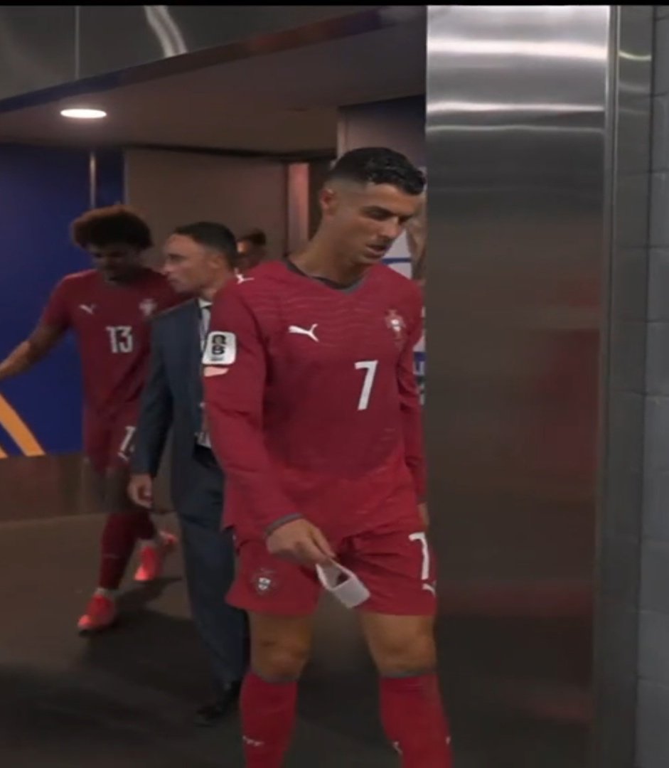 itz_Naeem18's tweet photo. Thank You, Ronaldo.

- Thank you for everything, You did for football ❤️
GOAT Era's Ended
#cr7 #ronaldo #spain #PortugalVsEspaña https://t.co/o9xoXGX4ul