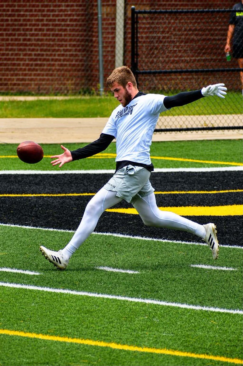 gunnargill47's tweet photo. Had a great session with @Prokickercom Glad to also announce that I am #1 in 🇺🇲 for the class of 2027. This camp helped me get a blue print in 8th grade for what my punting is today.
@ogwarriorsfb @BG_Football @froelich51 @contratto97 https://t.co/koU6M92vXo