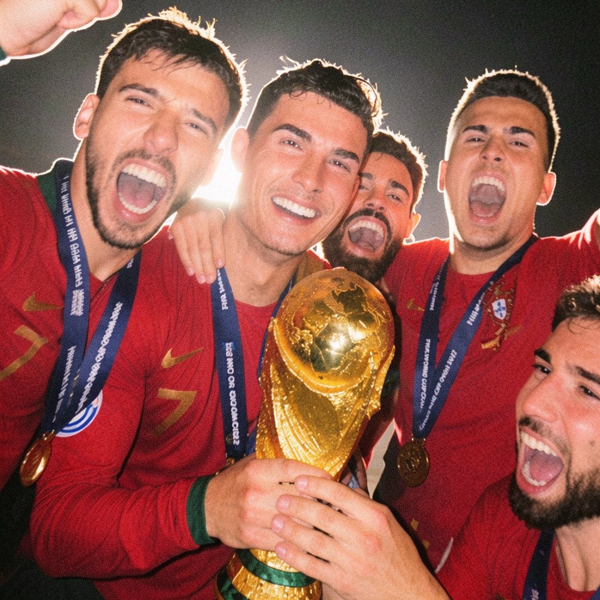 _r0odj's tweet photo. كان الحُلم نشوفك بهذه الفرحه للمره الأخيره يا الدون😞💔💔 https://t.co/iz1GbYw5pP