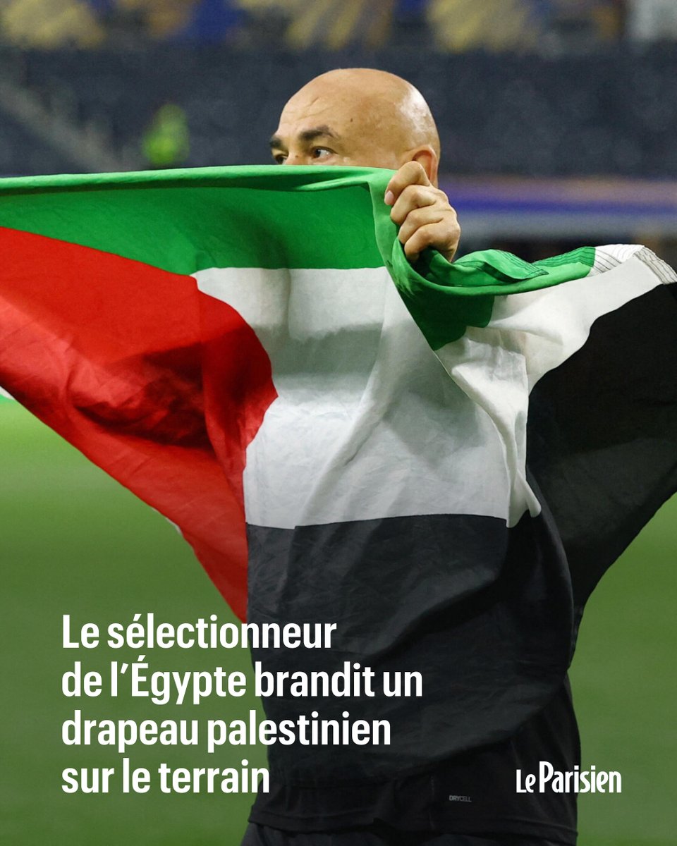 le_Parisien's tweet photo. Après avoir battu l’Australie 16es de finale du Mondial, le sélectionneur égyptien Hossam Hassan a agité un drapeau palestinien sur le terrain.

«Je suis de tout cœur avec eux», a-t-il lancé, très ému, en zone mixte ➡️ https://t.co/zPd6Zd0rFL https://t.co/JtgjyUYLF1