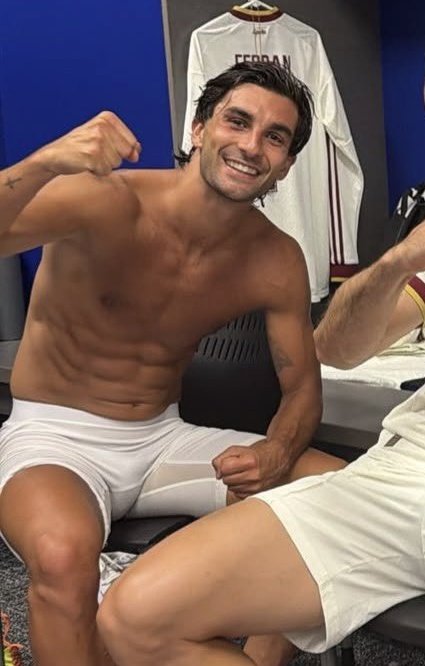 LivTorres20's tweet photo. HE WON TO WHORE HIMSELF OUT https://t.co/4nv6jexoIW
