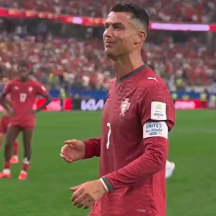 Asghar554's tweet photo. Thank you for everything.

Legend. 💔
#Ronaldo #fifa https://t.co/h8OjYQOzG5