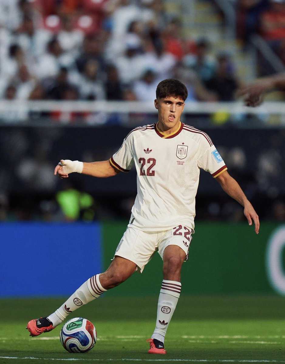 theberneese's tweet photo. He’s in the top 3 defenders in the world currently, and he’s not number 3. https://t.co/DrkiUok5mR
