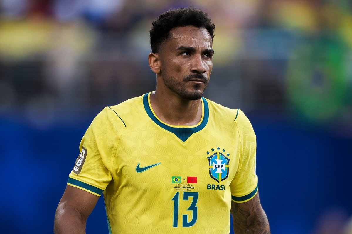 AtaqueVascaino's tweet photo. A mídia critica Casemiro, B.Guimarães, Ederson, Endrick, mas esquece do principal culpado, aquele que fez uma estrela da premier league de 19 anos ter que virar lateral

O PRIMEIRO CONVOCADO: DANILO https://t.co/myaVtZkjEh