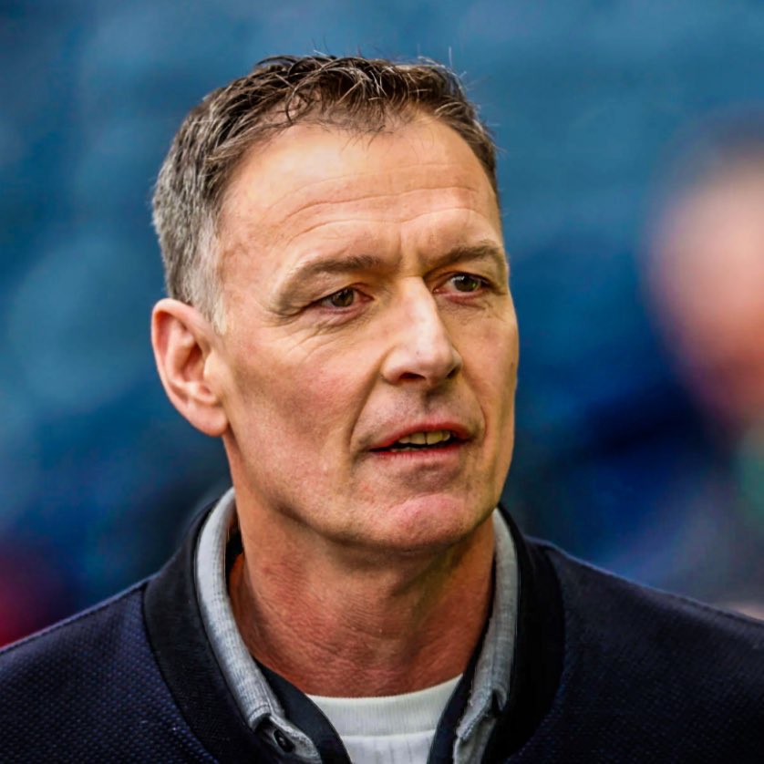 eurofootcom's tweet photo. 🚨🗣️ Chris Sutton: "What is Roberto Martinez doing? How can you pander to a player so much? His job was to try and win the World Cup and put the best team out for Portugal. Has he done that? Absolutely not. It's SCANDALOUS the way he has managed this team!" 

"He made a mess of Belgium when they had an opportunity of really doing great things with that golden generation; they ended up Belgian buffoons. Now Portugal, it was pathetic, pathetic to see a manager act in that manner, it really is." (BBC)