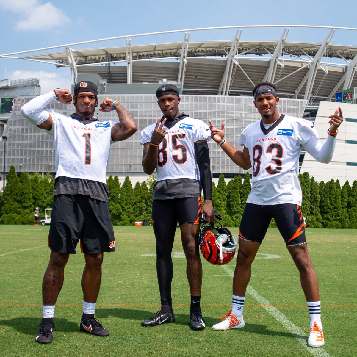 SleeperBengals's tweet photo. At home thinking about the 2021 Bengals receiver room

Ja'Marr Chase: 81 catches, 1,455 yards, 13 TD

Tee Higgins: 74 catches, 1,091 yards, 6 TD

Tyler Boyd: 67 catches, 828 yards, 5 TD https://t.co/4zFWng0b78