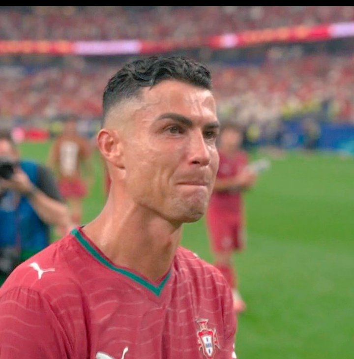 63Refat's tweet photo. Ur tears it's a big value, don't cry no doubt you are most super players , ur soul and spirit the best of more of players u are in our hearts  , you achieved personality and internationally goals  the world wide took more years 
@Cristiano 
#FIFAWorldCup https://t.co/u36dRVcG8G