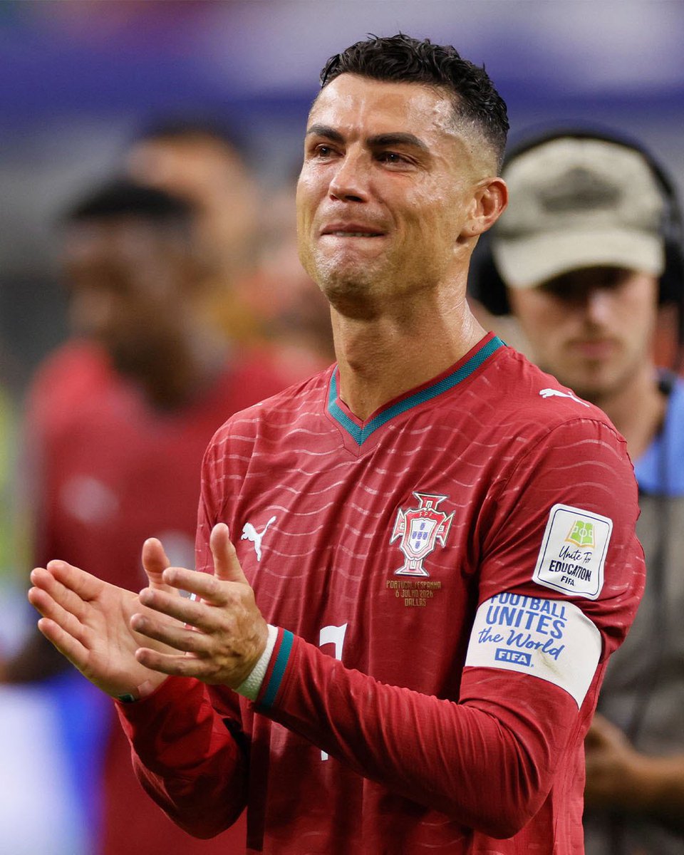 kingviyper's tweet photo. Thank you for everything @Cristiano 
I love you, I swear I do.  
This one no be love because I dey get anything, if you’ve got one genuine love then it’d be from me.  
I love you forever https://t.co/QJhULdF9k0