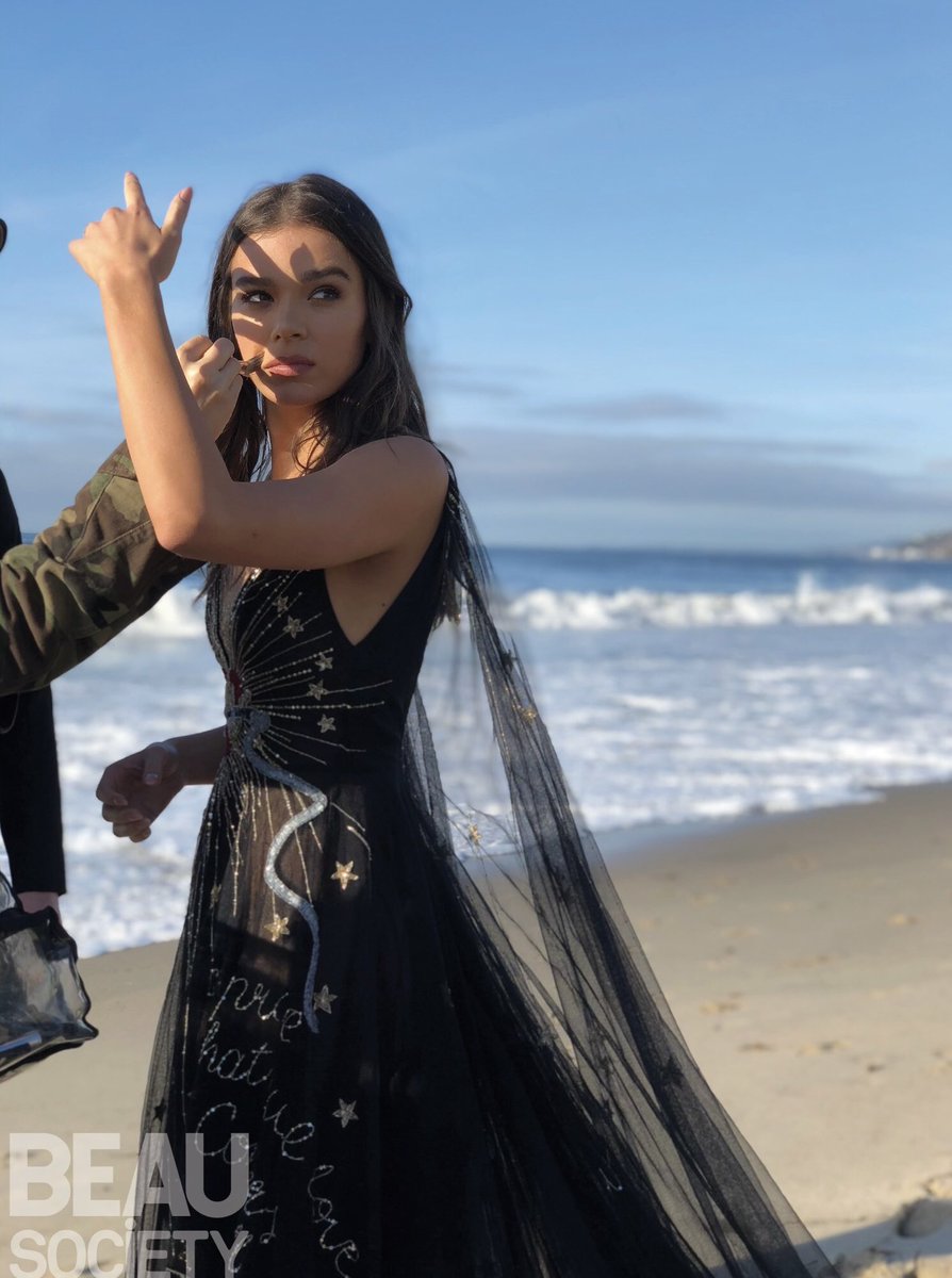 MarMadVic's tweet photo. #MilfMonday goddess of the hour Hailee Steinfeld!🥵🔥😍😈 https://t.co/iKZplClIQ4