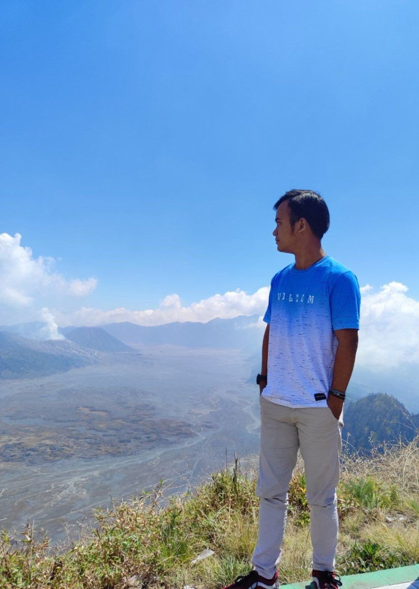 0xLuuck's tweet photo. Pandemic 2020: lost my job &amp; felt lost. Started hunting airdrops &amp; finally found @Binance. It was my turning point.

​Photos from around Bromo, Indonesia 🇮🇩

a reminder that from the bottom, we can rise. Here’s my journey. 👇 (1/3) #BinanceTurns9 @BinanceAngels https://t.co/U4b4CUd52K