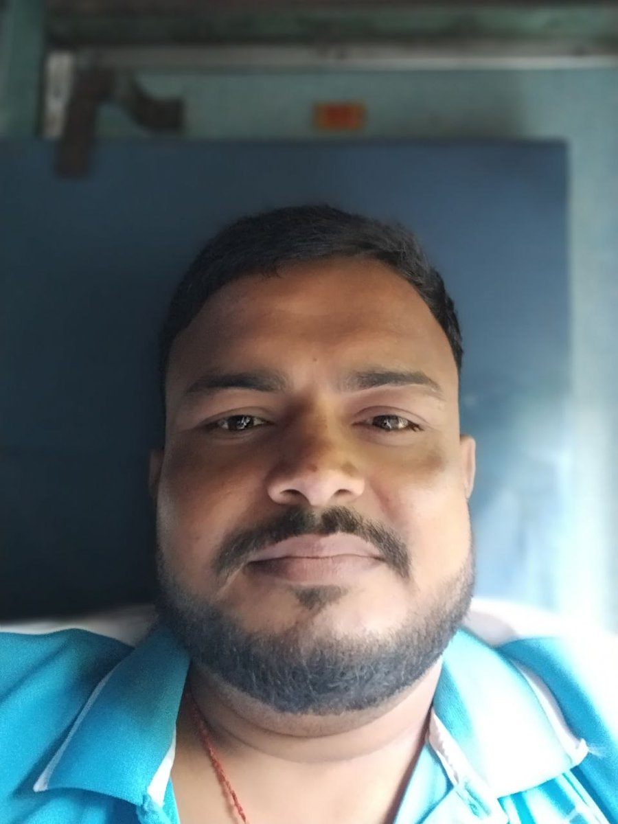 dinujharkhandi's tweet photo. जिनकी नजर लक्ष्य पर होती है, वे हर पल खुद को बेहतर बनाने में लगाते हैं बाकी तो जानते ही है "सकारात्मकता सही दिशा दिखाता है"
#motivational_quotes
#stemina_day_1248
#Engineer_wakil
#सिपाही_जी_का_बेटा
#GodMorningTuesday https://t.co/9pFdB6ppMo