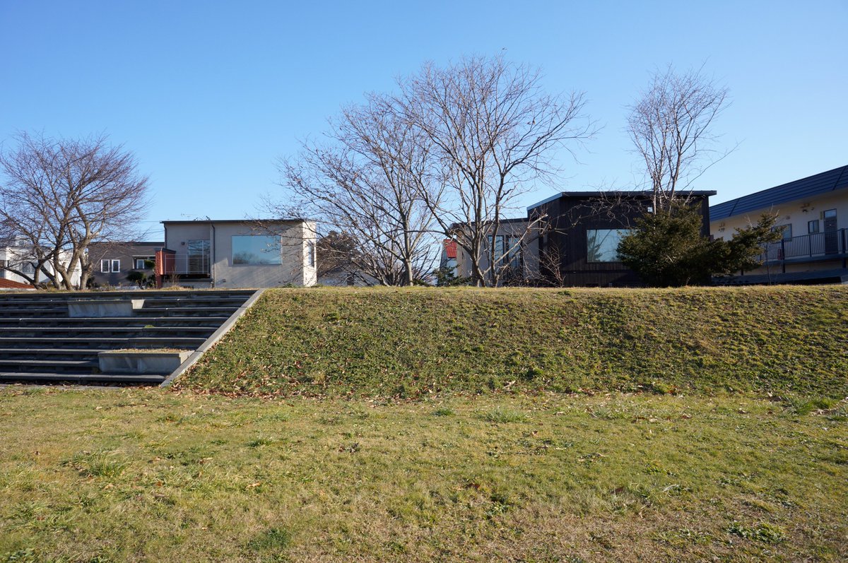 kitazakis's tweet photo. 第4回　階段の途中で振り返る『偶然の空き地が、建築を連れてきた』｜建築設計　キタザキアーキテクツ　北崎　賢 @kitazakis https://t.co/3R46ol1zdf https://t.co/X3jtYMTv1k