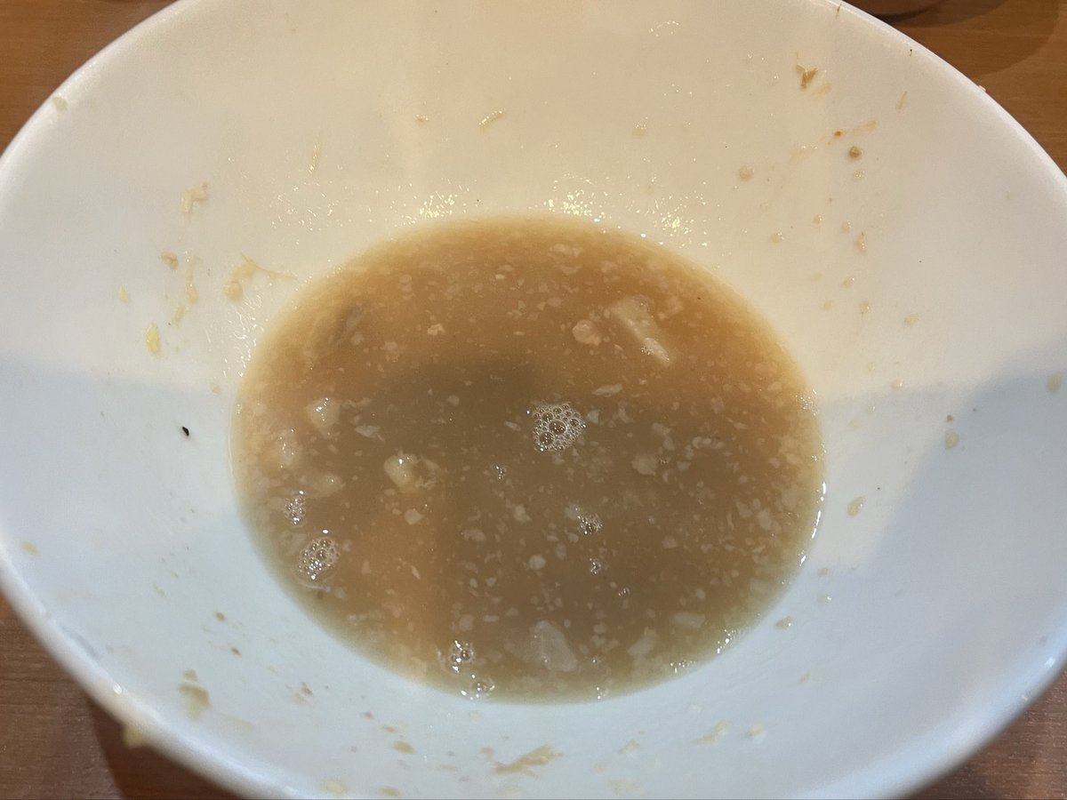 yuukun0306's tweet photo. 今日は

ラーメンBooBoo太郎。
小ラーメン（つけ麺変更）
麺1/5
ﾔｻｲ1/5ﾆﾝﾆｸｱﾚ（生姜）
＋生たまご＋ﾆﾗｷﾑﾁ
1.420円

夏季休暇前最後のBBTへ🚗

少し甘めのつけ汁に
冷たい麺

🫚や🧄で味変👍

豚さん🐽柔らかめ🐷

〆のスープ割り旨し(*´∇｀*)

ご馳走様

🅿️代が痛い😓

( ´Д`)y━･~~ https://t.co/AVXMiUZ1Qs