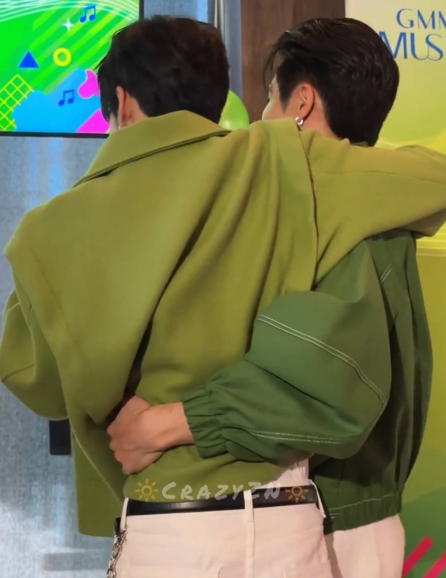 https_tanapong's tweet photo. green brings out the inner alpha and omega 😆😆 https://t.co/HUNnESDyJC