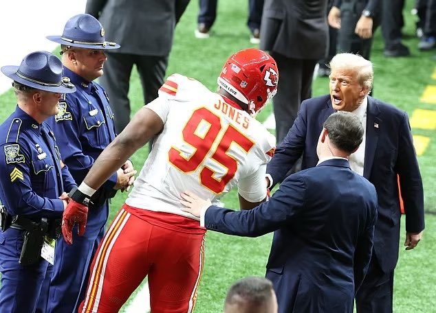 aintscarylarry's tweet photo. trump goes to the Super Bowl, shakes the Chiefs’ hands, and they get their asses kicked. trump goes to a Commanders game and the Lions beat the shit out of them. Trump went to the only game the Knicks lost in the NBA finals. trump fucks with the World Cup and the US loses. #ETTD https://t.co/8CeRttHQoW