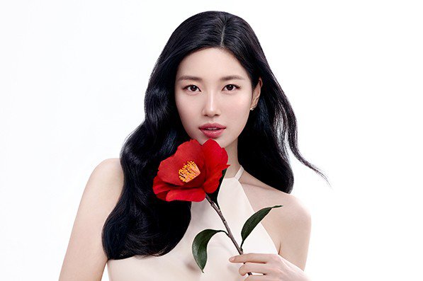 SUZYLOCALPRIDE's tweet photo. SUZY x TSUBAKI 
#SUZY #수지 #츠바키 https://t.co/K6kwNPMCBH