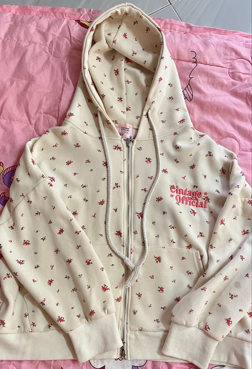 ttoh1a's tweet photo. ส่งต่อฮู้ด Cintage 340฿ รวมส่ง

-Dm ดูเพิ่มเติมได้เลยค่ะ

#ส่งต่อ #ส่งต่อเสื้อผ้ามือสอง #ส่งต่อเสื้อผ้ามือสองสภาพดี #เสื้อผ้ามือ2 #เสื้อผ้ามือสองสภาพนางฟ้า #เสื้อผ้ามือสอง #ส่งต่อcintage #ส่งต่อstylist https://t.co/r4oZIb8Kj8