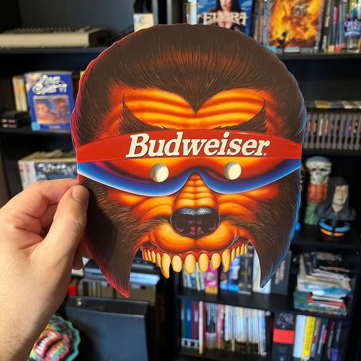 hauntorama's tweet photo. Vintage Anheuser-Busch promotional monster masks (1994). Source: Pixel Elixir.
#Budweiser #MonsterMonday #HorrorFamily https://t.co/WfPYnI9C5q