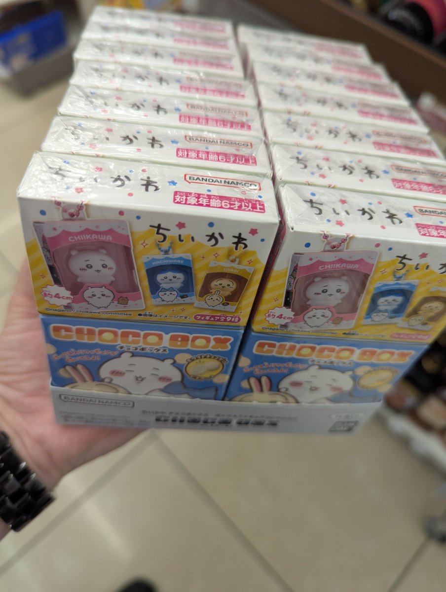 kaeringo's tweet photo. ちいかわチョコボックスもうバラで買ってもコンプならんから箱買いだー！ https://t.co/VXqTNC5Fxj