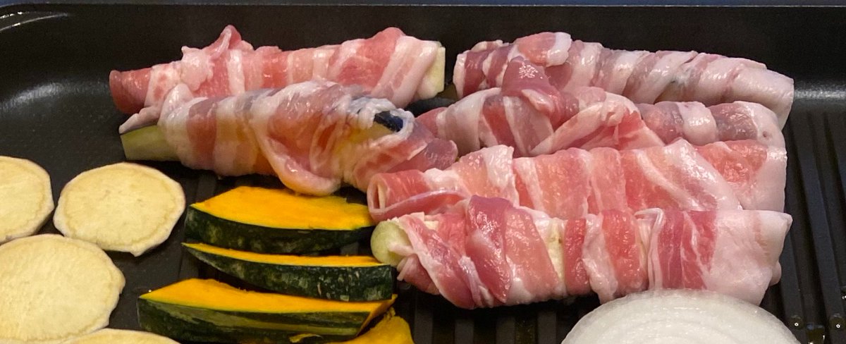 hanayagi__'s tweet photo. @jinzi850837 ウチ昨日鉄板焼きだったんだけど、肉巻きナス🍆も焼いたー！
見たら食べたいよね🤣 https://t.co/iqKkaTAo99