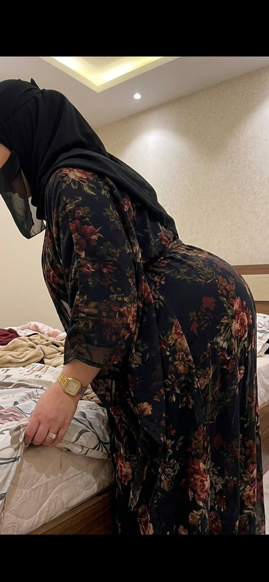 ba9_63's tweet photo. عز الله ان امك شيخه بنت شيوخ تجهز سرير لضيفها المراهق 😋😉🍑 https://t.co/ZYcNg3M9cX