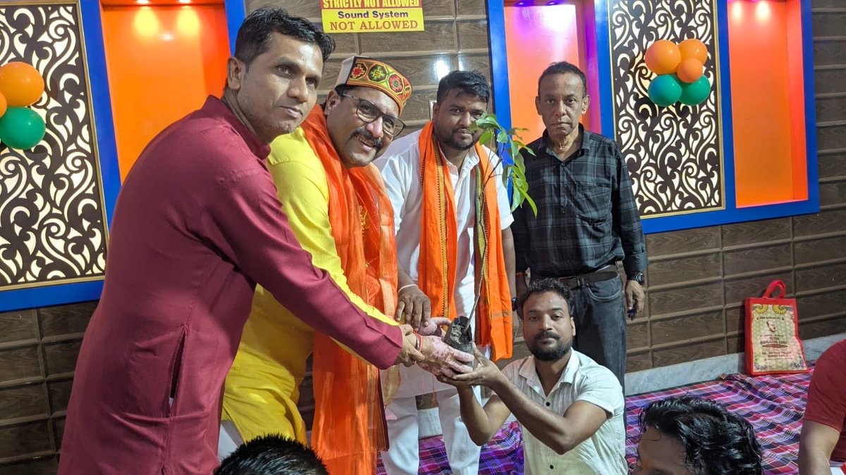 samit_dash's tweet photo. Blood donation camp on the occasion of 6th July birthday of Bharat Kishori #shyamaproshadmukharjee https://t.co/j68DFf7Nu3