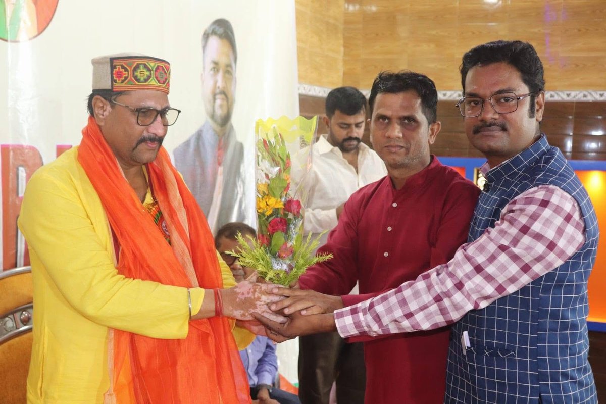 samit_dash's tweet photo. Blood donation camp on the occasion of 6th July birthday of Bharat Kishori #shyamaproshadmukharjee https://t.co/j68DFf7Nu3