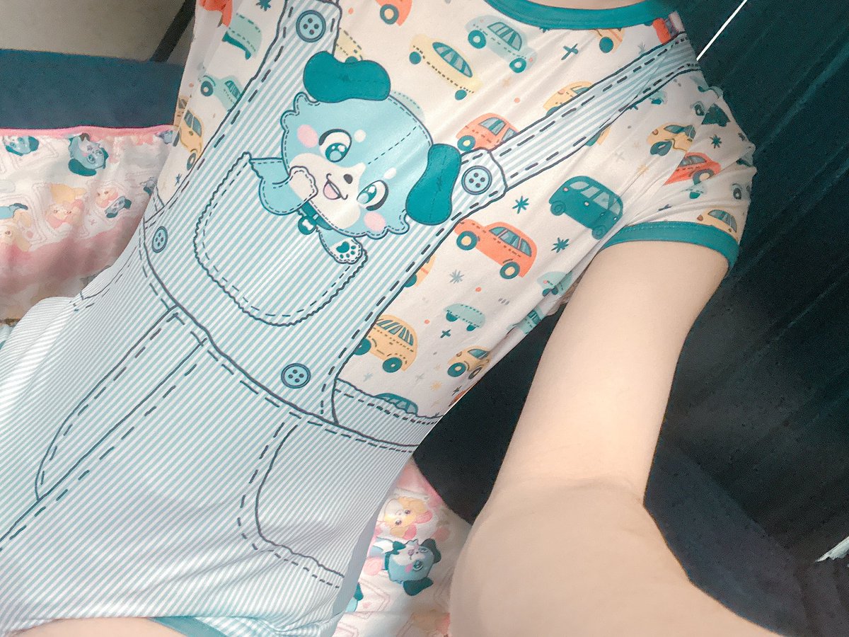 ricchan_dl's tweet photo. おむつカバーのリボンがすけてる笑 https://t.co/9tlZaCJGPm
