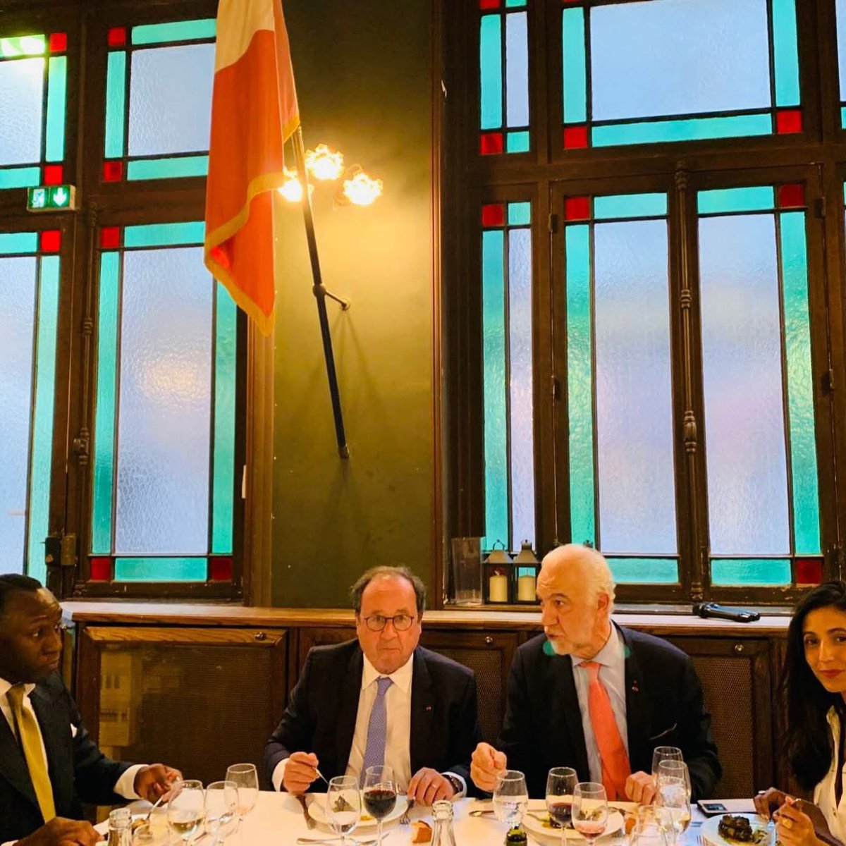 JM_ADEO's tweet photo. 🇺🇳🇫🇷 Très heureux d’avoir pris part, lors de mon passage à Paris le 29 avril 2026, au dîner avec le Président François Hollande pour évoquer la place de la France dans les crises internationales. https://t.co/6rbhUlQVHw