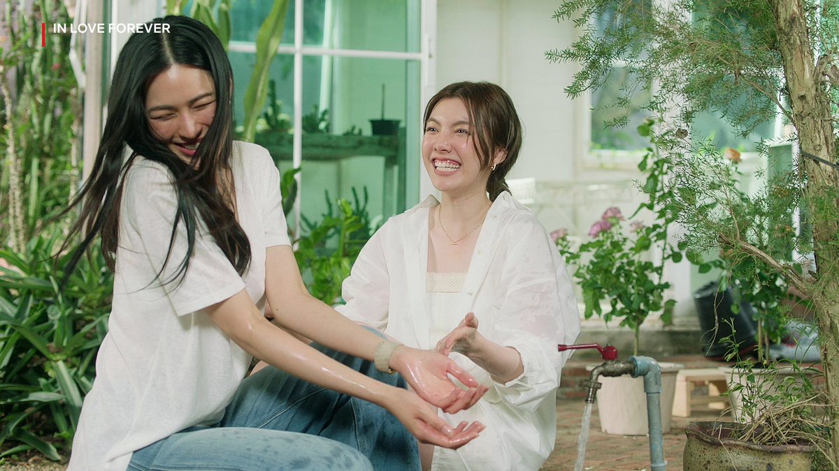 Netflix_PH's tweet photo. i totally swooned at this peek of domestic bliss for runch and neen 😌 slice-of-life and good days look so good on them 

#InLoveForever #หลิงออม #LingOrm #Lingling #Orm #หลิงหลิงคอง #ออมกรณ์นภัส #LinglingKwong #OrmKornnaphat https://t.co/qMryWPsfxO