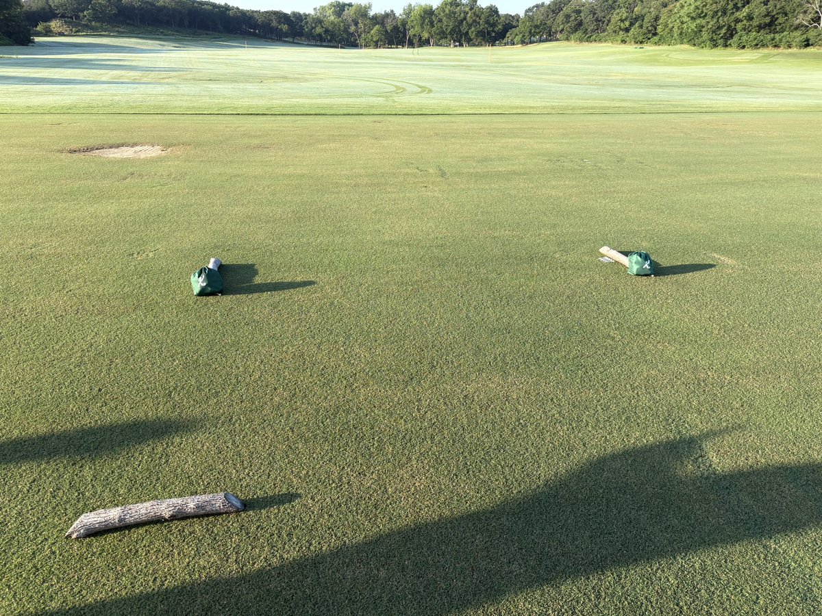 Dmakes2's tweet photo. Karsten Golf Club
Andrew Green 2025

When you step on the property you can feel the Okie State Championship pedigree. This baby is a brute in the best possible way. They have no tee boxes, just teeing areas so you can choose your own length and par. A fun ass kicking I’d say
🧵 https://t.co/8O9dpli9VW