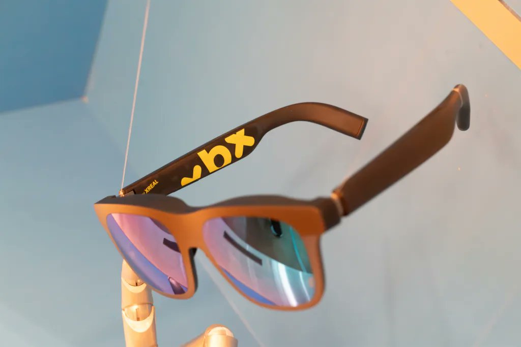 MoguLiveJP's tweet photo. 43,980円で始める“持ち運べる大画面”。XREALの新ブランド第1弾「xbx 01+」発表 - MoguLive https://t.co/OSVy1hpIXE https://t.co/K27eHZTUQF
